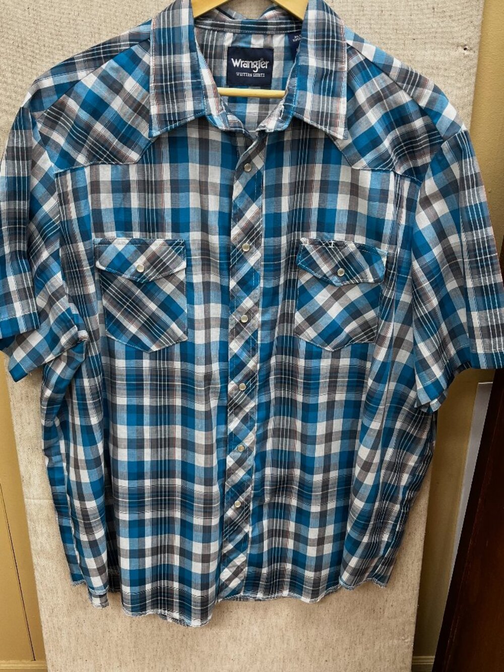 Wrangler Men’s Blue & Grey Plaid Short-Sleeve Western Pearl Snap Shirt